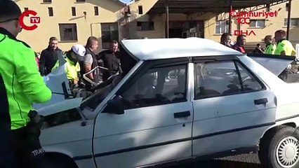 Servis otobüsü araca çarptı: 1 ölü, çok sayıda yaralı!