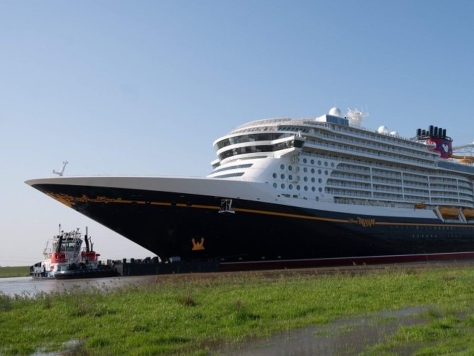 'Disney Treasure': Riesiges Schiff sorgt für Aufsehen auf der Ems