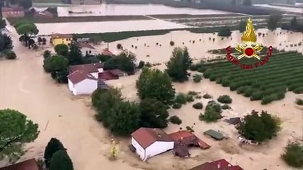 Bagnacavallo è finita sott'acqua: le persone si sono rifugiate sui tetti