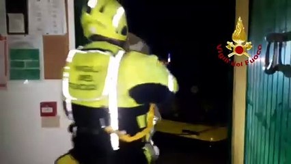 Emilia-Romagna, il video dei salvataggi nella provincia di Forlì-Cesena con i gommoni: «Centinaia di evacuazioni»