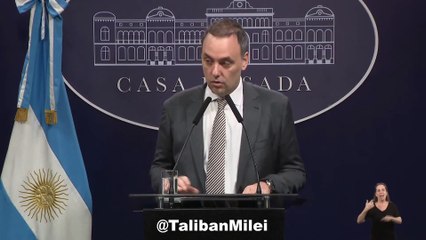 El Gobierno anunció que inició conversaciones para la venta de Aerolíneas Argentinas "si las extorsionen continúan"