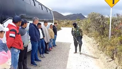 En video: momento exacto en el que presuntos integrantes de la Segunda Marquetalia retuvieron un bus en Bogotá