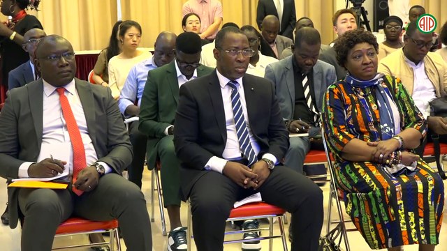 S.E.M. WU JIE présente les résultats du Sommet de Beijing du Forum sur la Coopération sino-africaine à la presse nationale
