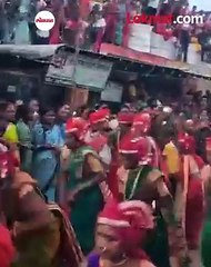 गणपती मिरवणुकीत छत कोसळलं, 30-40 महिलांचा आघात