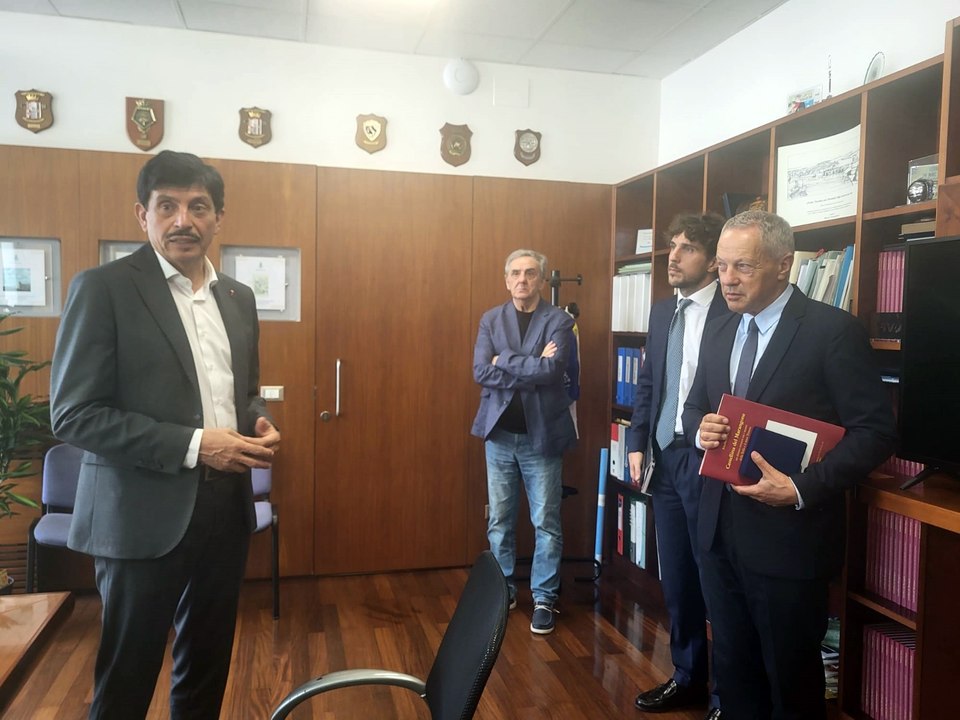 Il Sindaco accoglie l?ambasciatore danese: sul tavolo il progetto dell?eolico
