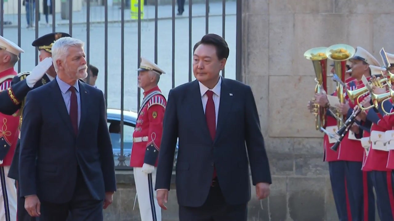 윤 대통령 체코 도착...공식 환영식 뒤 정상회담 / YTN