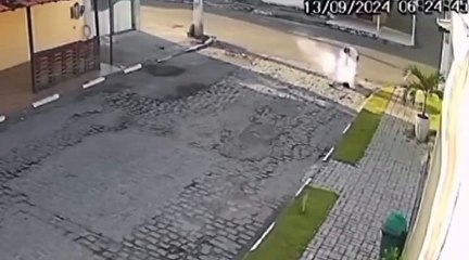 Celular explode no bolso de homem em Feira de Santana; vídeo impressiona