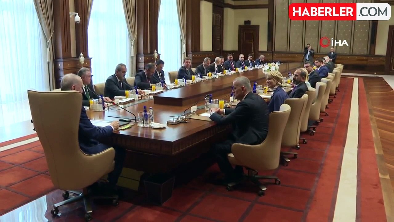 Cumhurbaşkanı Erdoğan, Türkiye Futbol Federasyonu Başkanı Hacıosmanoğlu'nu Kabul Etti