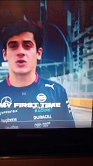 colapinto camina por la pista de Singapur