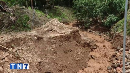 tn7-vecinos-de-buena-vista-de-perez-zeledon-corren-para-sacar-barro-que-dejo-cabeza-de-agua-190924