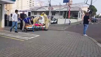 Mulher fica ferida em acidente entre BMW X1 e Toyota Etios no Centro de Cascavel