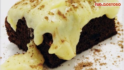 Bolo de Oreo com cobertura de leite em pó