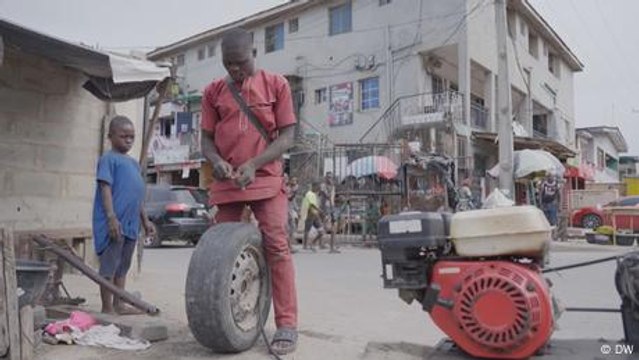 Nigeria seeks to lower fuel prices with new oil refinery