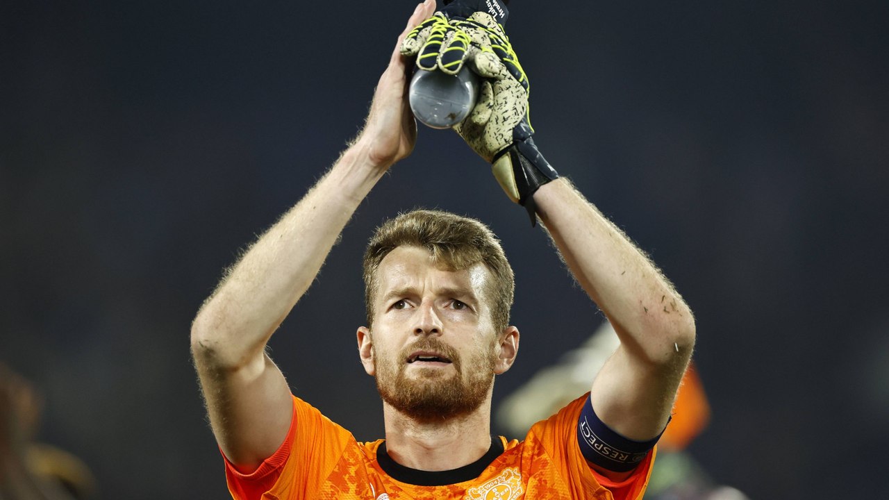 "Flo doing Flo-things": Hradecky scherzt mit Reportern über Wirtz