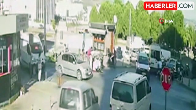 Antalya'da Motosiklet ile Elektrikli Bisiklet Çarpıştı: 2 Yaralı