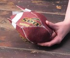Fourre-tout Touchdown ! Transformer un vieux ballon de football en un indispensable des jours de match !