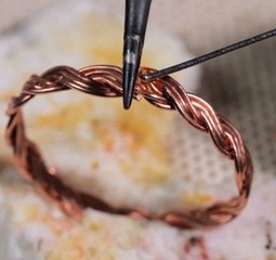 Sophisticated toe ring to make your feet even more beautiful!