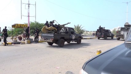 الجيش اليمني يخوض مواجهة مفتوحة ضد "القاعدة".. واتهامات للحوثيين بدعم التنظيم الإرهابي