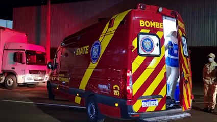 Jovem é violentamente agredido por grupo de homens e deixado desacordado no meio da rua