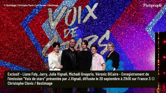 Julia Vignali entourée de Jarry, Liane Foly, Véronique DiCaire et Michaël Gregorio pour Voix de Stars