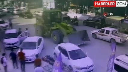 İş makinesi operatörü dehşet saçtı! 4 aracı biçti, arkasına bakmadan kaçtı