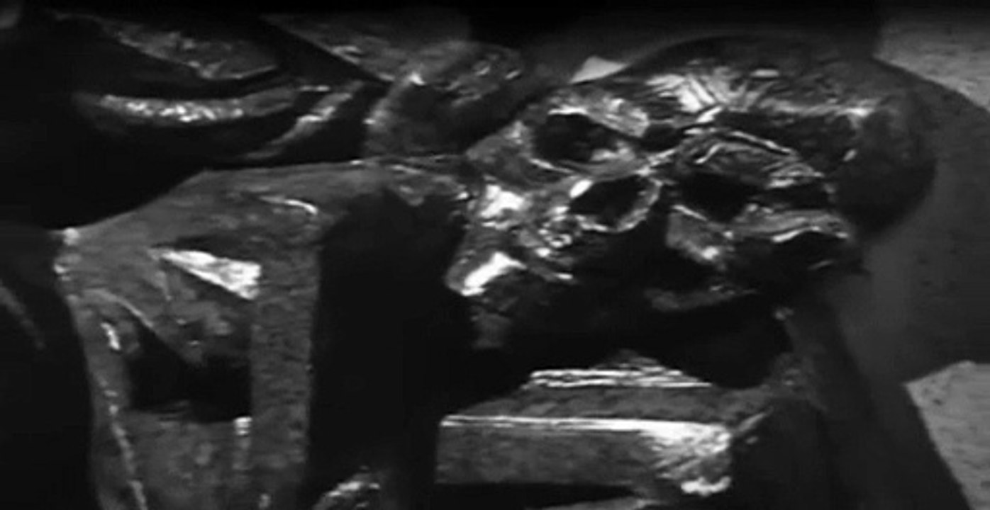 'Ein guter Trunk, ganz ohne Zweifel... - Stahlnetz - Die Tote im Hafenbecken (1958)