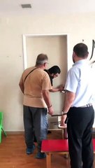 Daha önce 'başı açık kız öğrenci istemiyorum' diyen imam hatip müdürü, bu kez de müdür yardımcısının kapısını kırdı