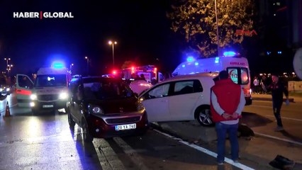 Kırmızı ışıkta geçen otomobil 2 araca çarptı: 3 yaralı