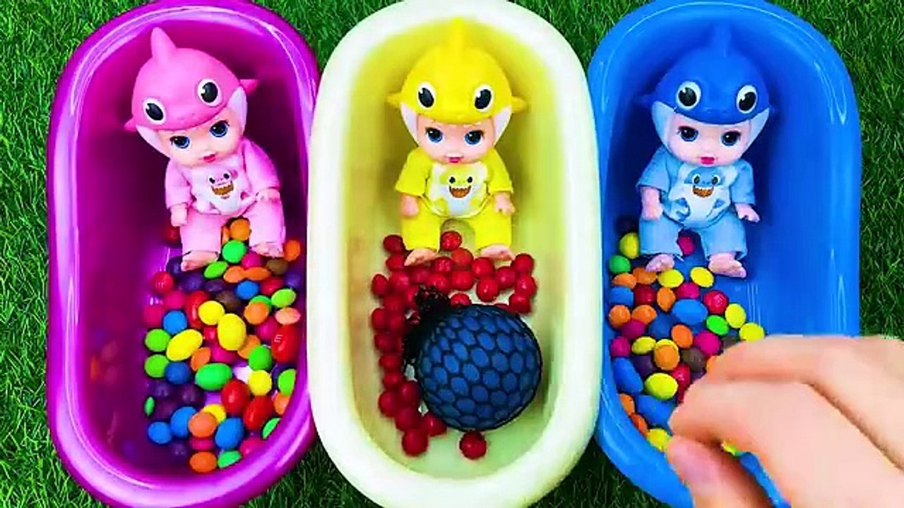 Satisfying ASMR l Magic Bathtubs with Rainbow Kinetic Sand M&M's & Skittles Candy Mixing Cutting (1)