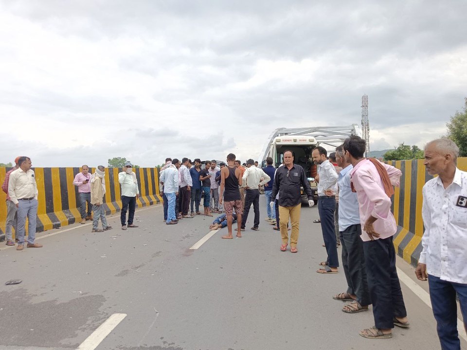 बुलेट बाईक व चौपहिया वाहन में भीषण भिड़ंत, 1 की मौत