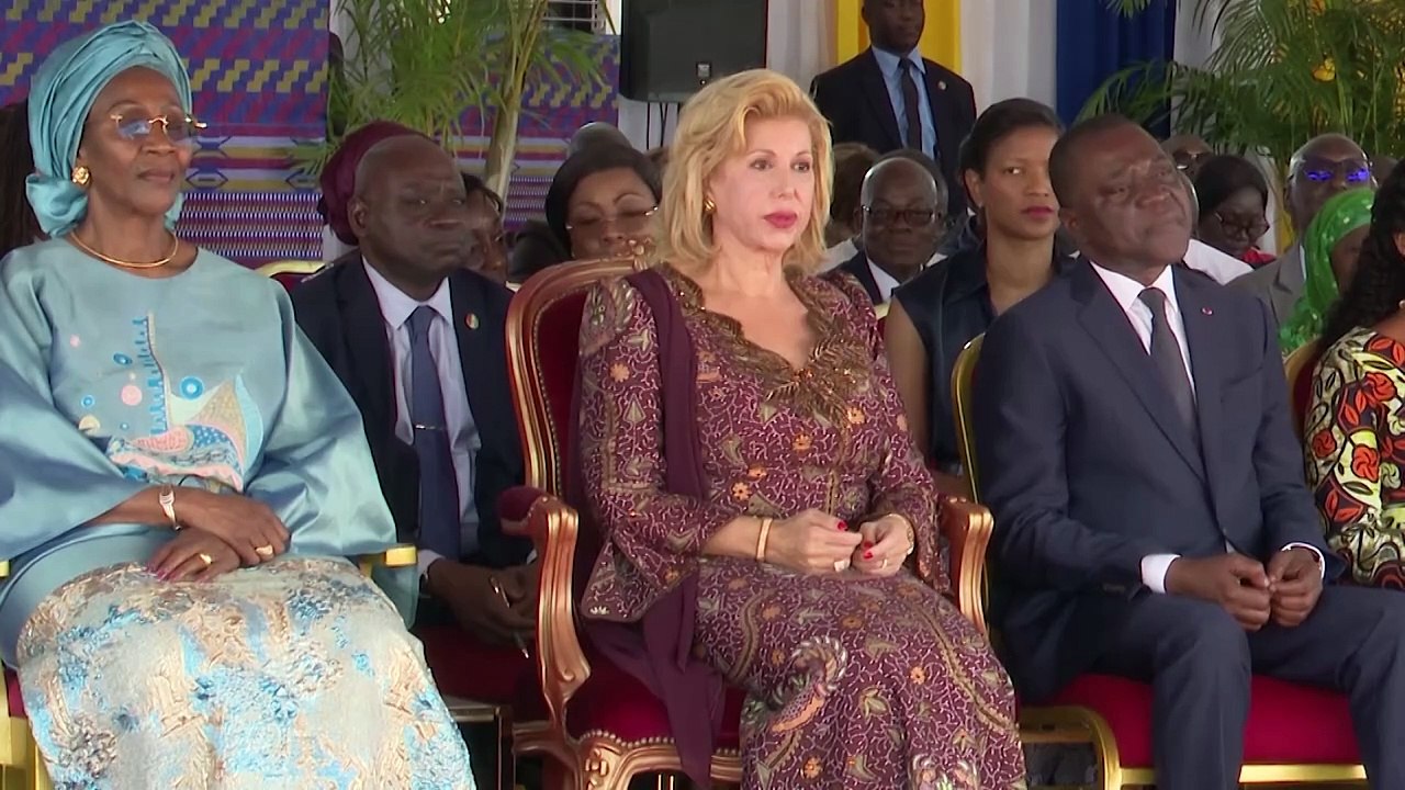 Rentrée scolaire 2024-2025 : Dominique Ouattara lance la distribution des kits scolaires de sa fondation à Bouaké