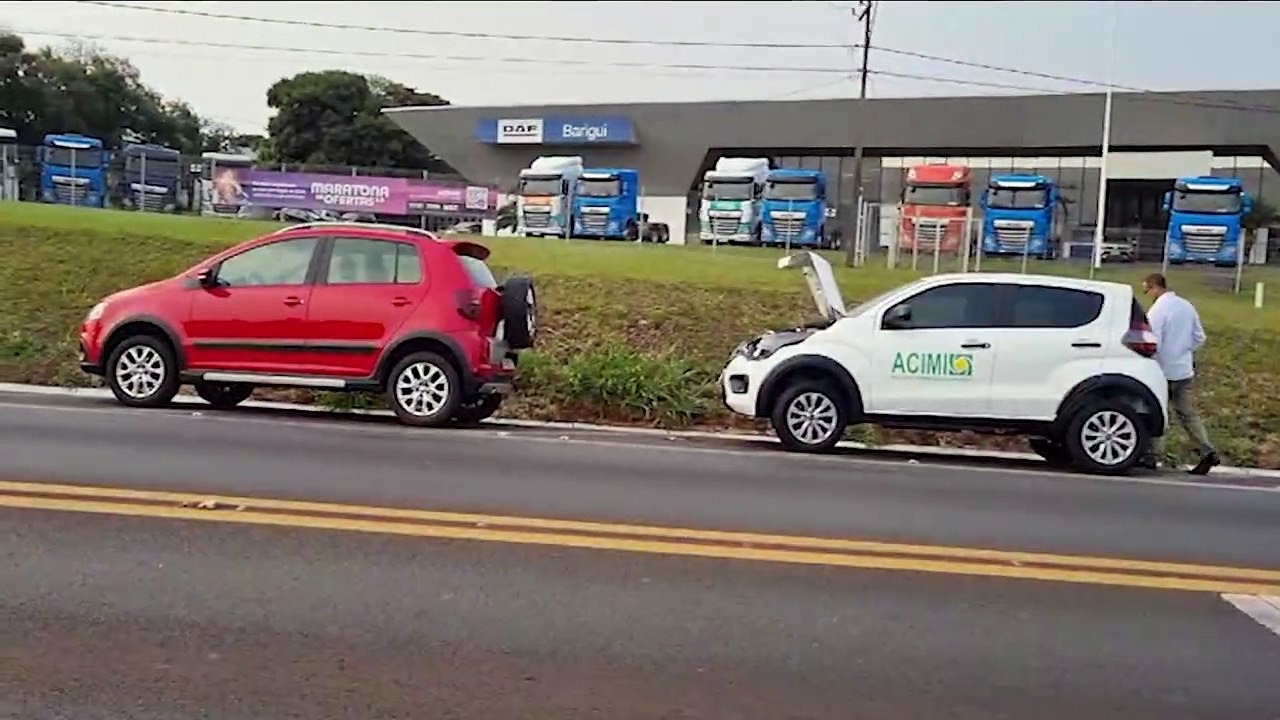 Mulher fica ferida após colisão entre carros na rodovia BR-277, em Cascavel