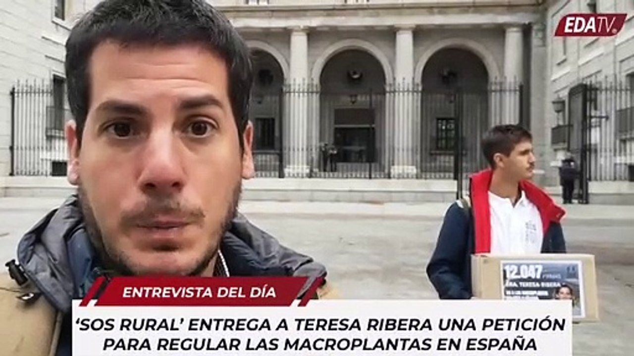 SOS Rural entrega a Teresa Ribera una petición para regular las macroplantas en España