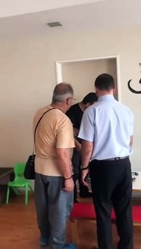 Kapıyı tekmeyle kırıp açtıran okul müdürü kovuldu