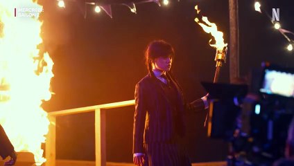 Les premières images des coulisses de la saison 2 de Mercredi sur Netflix.