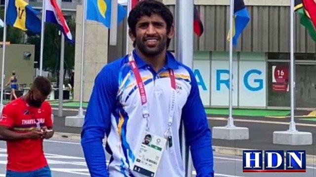 India's top wrestler joins opposition Congress party #vinesh phogat