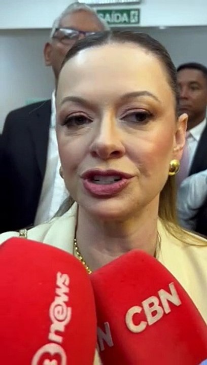 " Meu coração está tomado de emoção. Estou absolutamente grata", diz Isabela Suarez, sobre homenagem na Alba