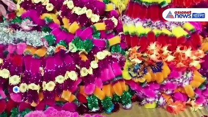 দুর্গা প্রতিমার সাজসজ্জার চাহিদা তলানিতে! বিপাকে চাঁদমালা ও প্রতিমা সজ্জার শিল্পীরা