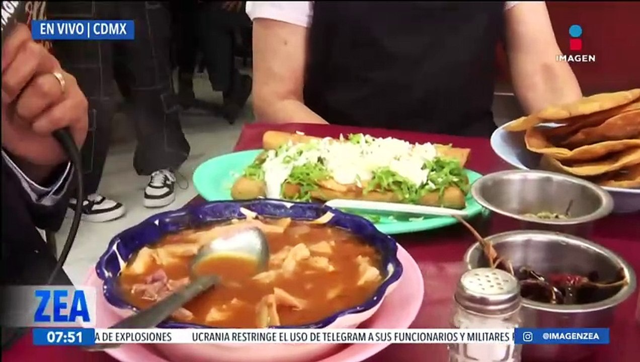 Atalo Mata desayuna pancita y flautas en la alcaldía Gustavo A. Madero, CDMX