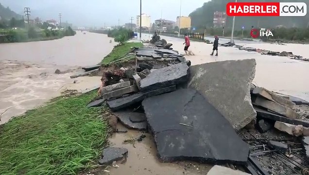 Trabzon-Bayburt Karayolu Taşan Dereler Sebebiyle Ulaşıma Kapandı