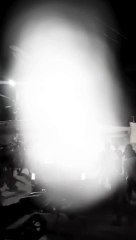 Multitud enardecida quema vivo a vendedor de paletas que abusó de un niño y luego lo mató