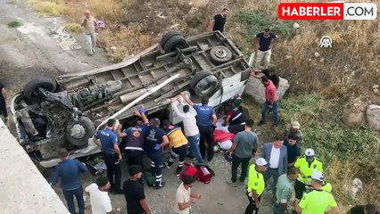 Sivas'ta Fındık İşçilerini Taşıyan Minibüs Devrildi: 14 Yaralı