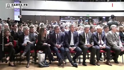 Caputo ruega inversiones a los empresarios: "Saquen los dólares del colchón"