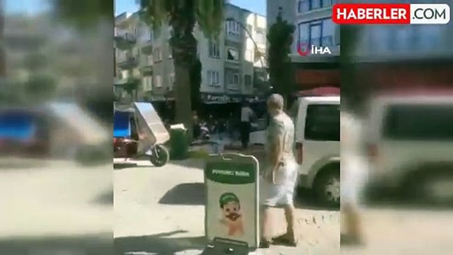 seyyar satıcı, sinir krizi geçirdi! Zabıtaya kızıp tezgahı ateşe verdi!