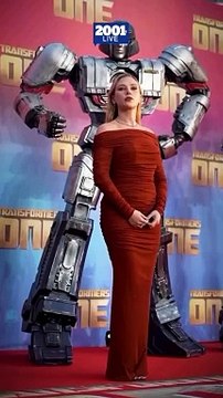 Scarlett Johansson se robó todas las miradas en la alfombra roja de 'Transformers One'