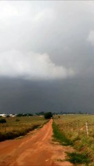 Umuarama tem tarde chuvosa e registra rajadas de vento de até 82,8 km/h nesta sexta-feira 2