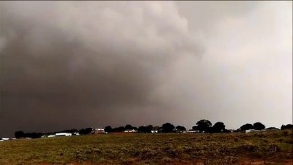 Umuarama tem tarde chuvosa e registra rajadas de vento de até 82,8 km/h nesta sexta-feira 1