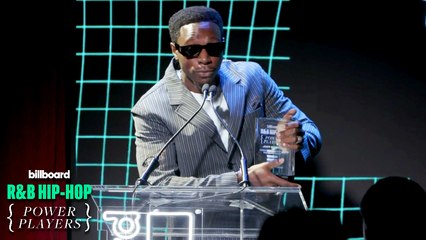 Video herunterladen: Joey Bada$$ Accepts The Impact Award | R&B Hip-Hop Power Players 2024