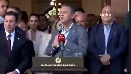 Özgür Özel, 'Mustafa Kemal'in askerleriyiz' demesini isteyen yurttaşı azarladı