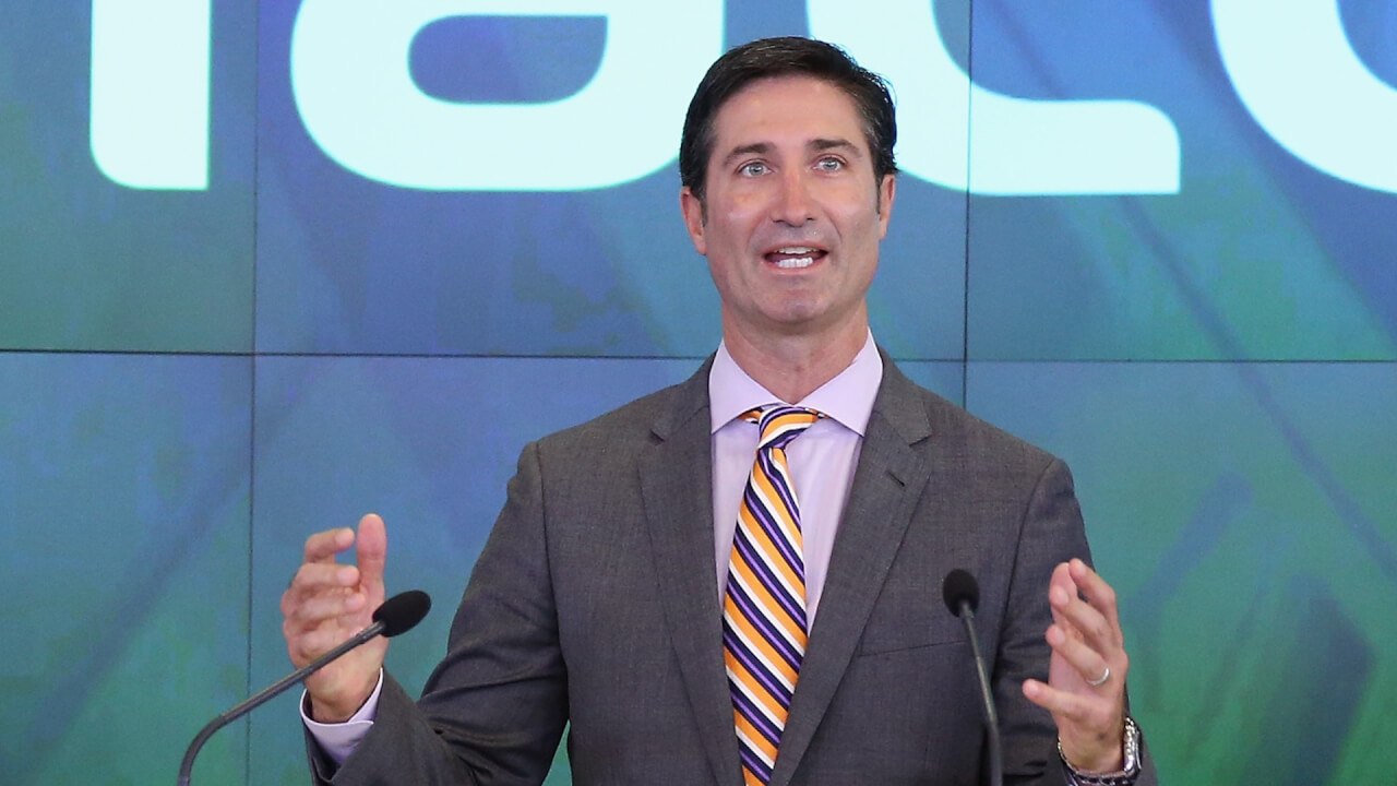 Starbucks CEO wants workers in office but won’t give mandates